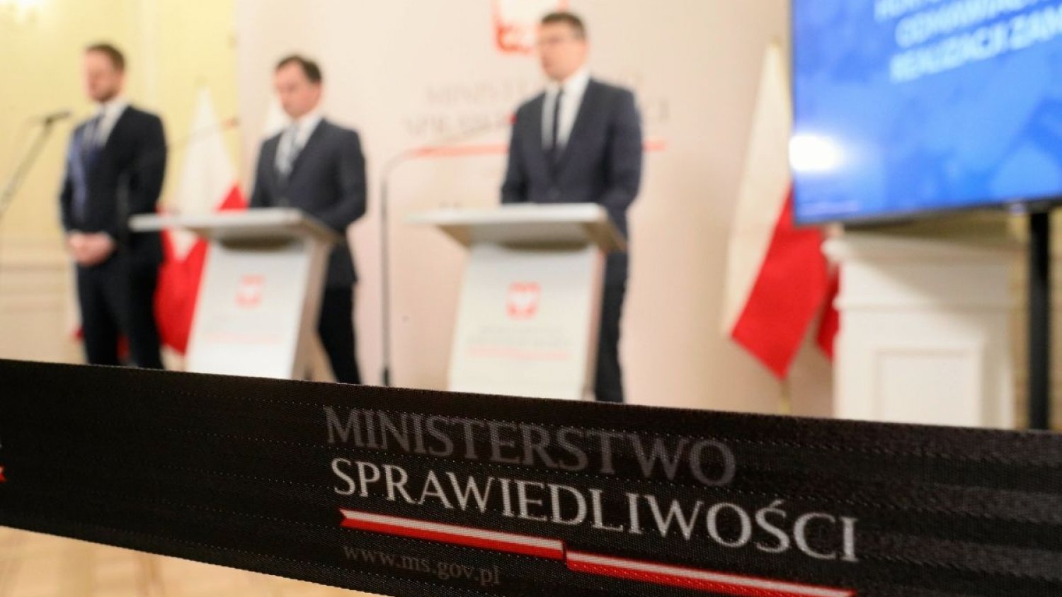 Czy i jak kierowane przez Zbigniewa Ziobrę Ministerstwo Sprawiedliwości płaciło trollom byłego już wiceministra Piebiaka?