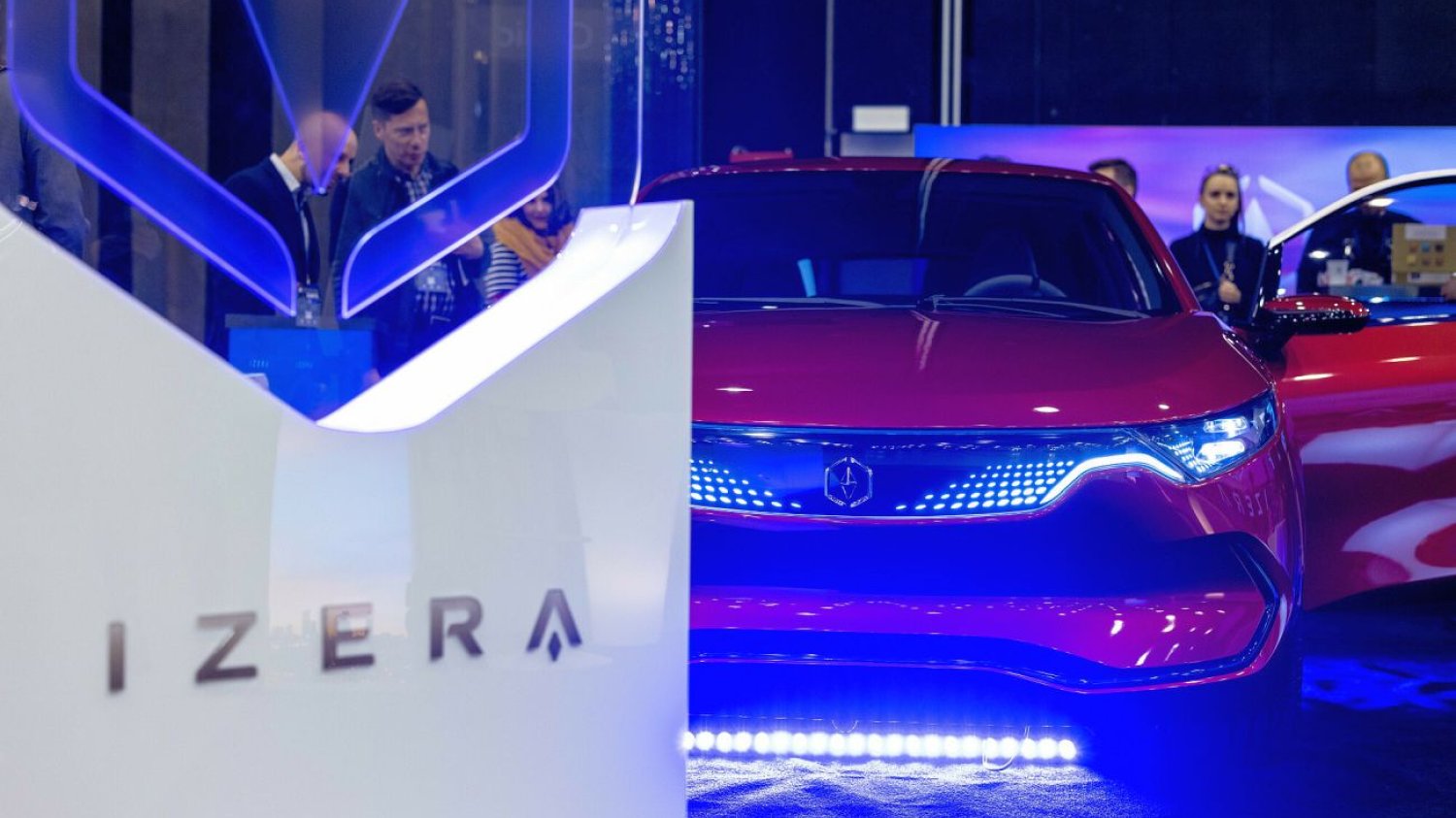 Platformę do budowy Izery ma dostarczać chiński koncern Geely, który właśnie trafił na ukraińską czarną listę sponsorów wojny.