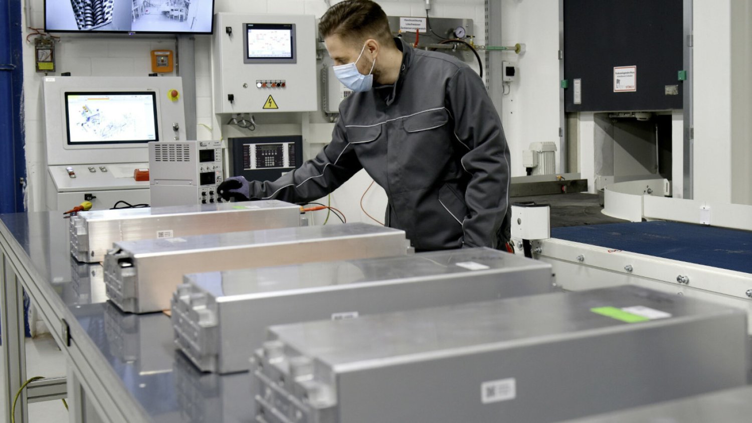 W Koninie ma ruszyć produkcja materiałów katodowych, wykorzystywanych do produkcji baterii aut elektrycznych