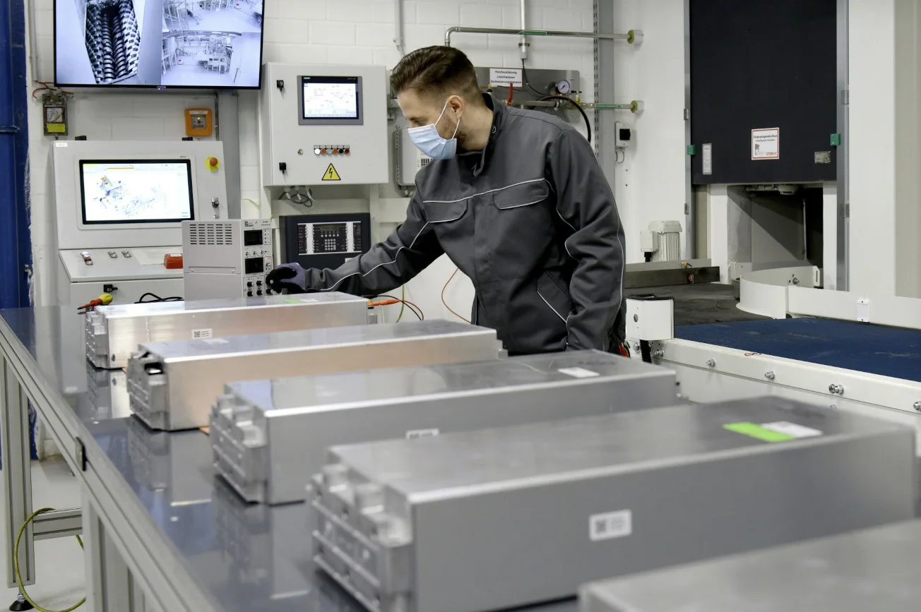 W Koninie ma ruszyć produkcja materiałów katodowych, wykorzystywanych do produkcji baterii aut elektrycznych