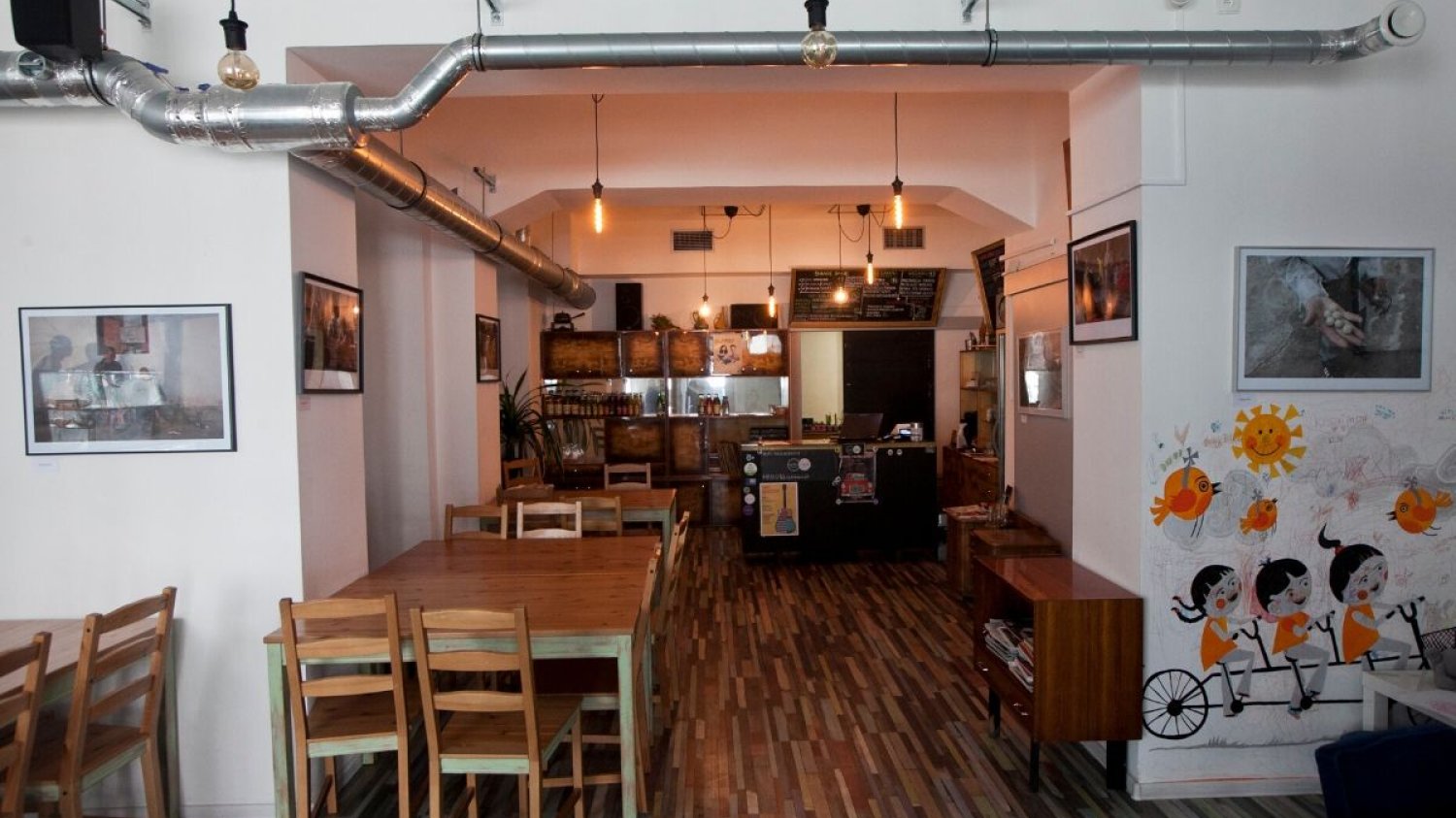 Od poniedziałku 18 maja w nowym rygorze sanitarnym otwarte zostaną restauracje, salony fryzjerskie oraz gastronomiczne.