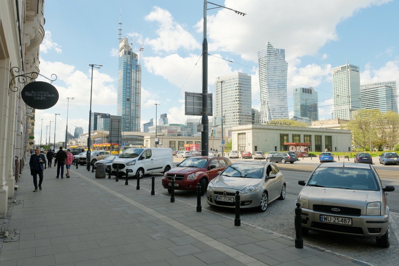 Zakaz wjazdu do centrów miast dla starszych aut? Nadchodzą nowe przepisy.