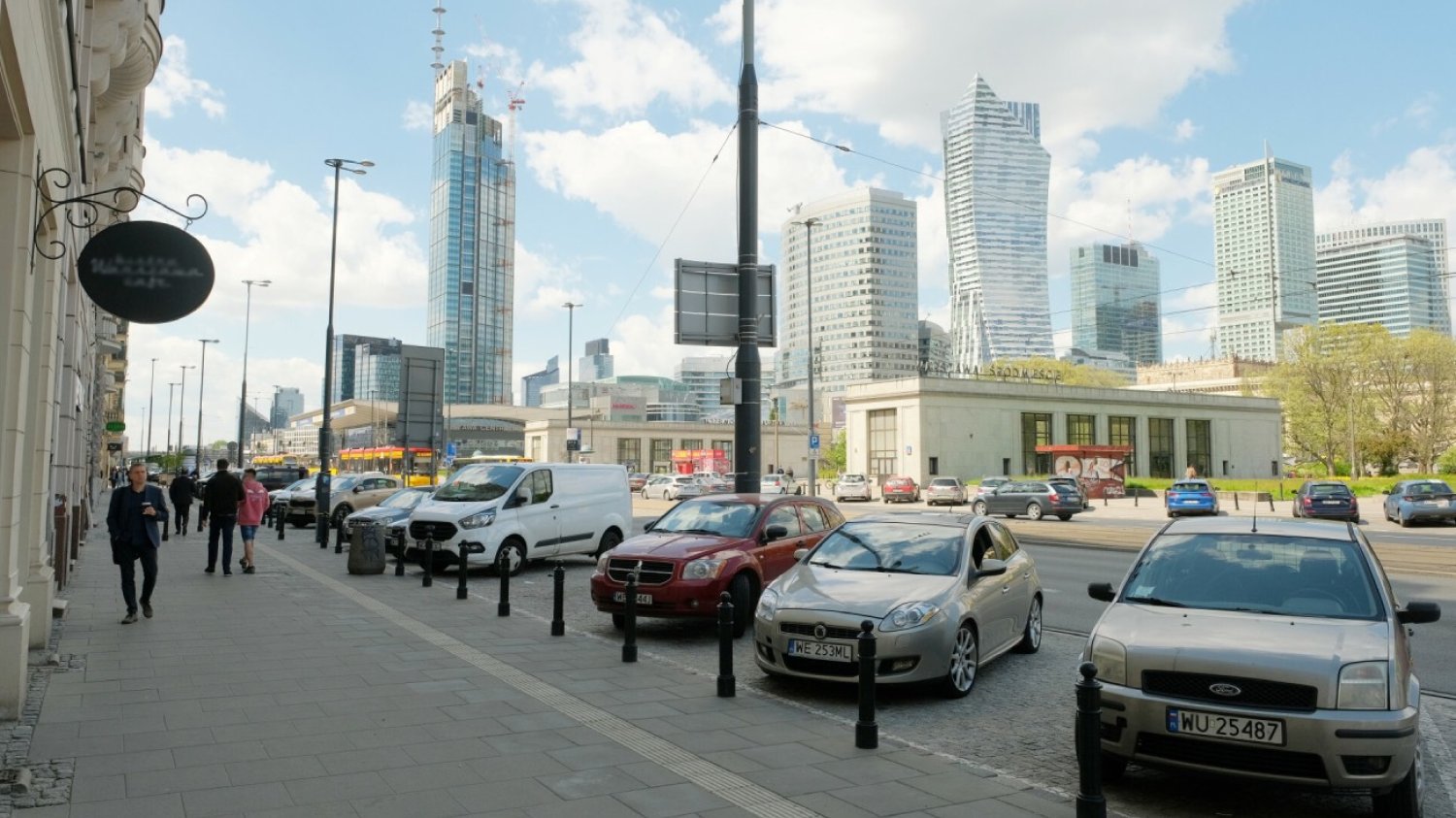 Zakaz wjazdu do centrów miast dla starszych aut? Nadchodzą nowe przepisy.