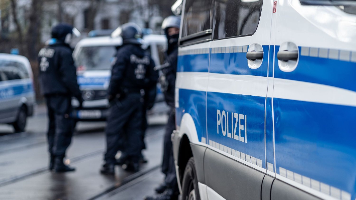 Niemieccy policjanci mają dość kontroli na granicy z Polską. Związkowcy domagają się zmian niemieccy policjanci i ich radiowóz