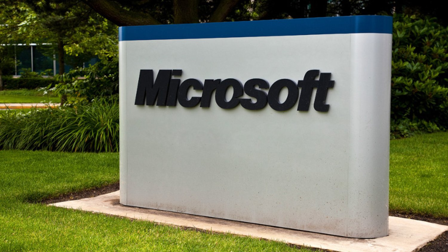 Microsoft chce przyspieszyć internet. Buduje sieć światłowodową...na dnie oceanu.