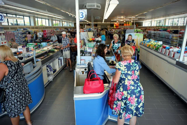 Praca po drugiej stronie lady nie zawsze przypomina sielankę