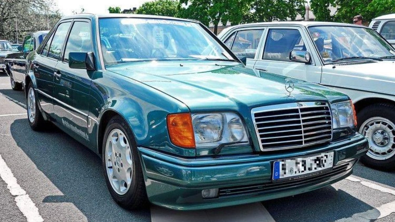 Mercedes W124, czyli tzw. baleron należy do pewnych inwestycji, a zarazem można go śmiało użytkować na co dzień.