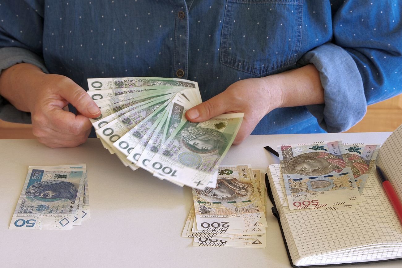 W marcu pensje wzrosły o 12,4 proc., inflacja o 11 proc.