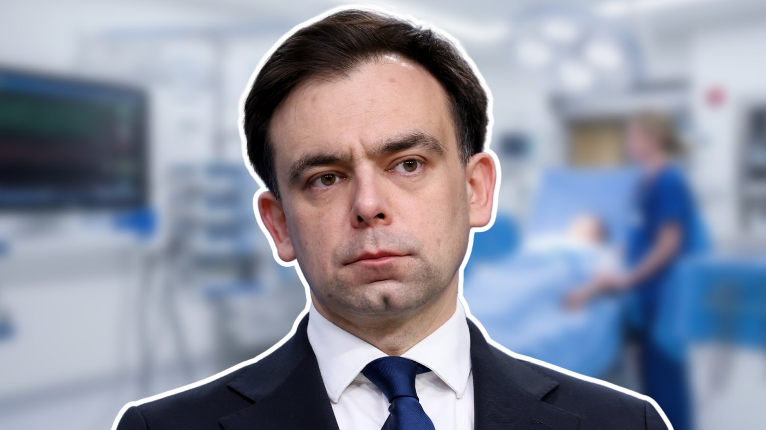 Polskie szpitale mają problem z utylizacją leków. Ministerstwo Finansów wciska hamulec Minister Finansów Domański. W tle sala operacyjna.