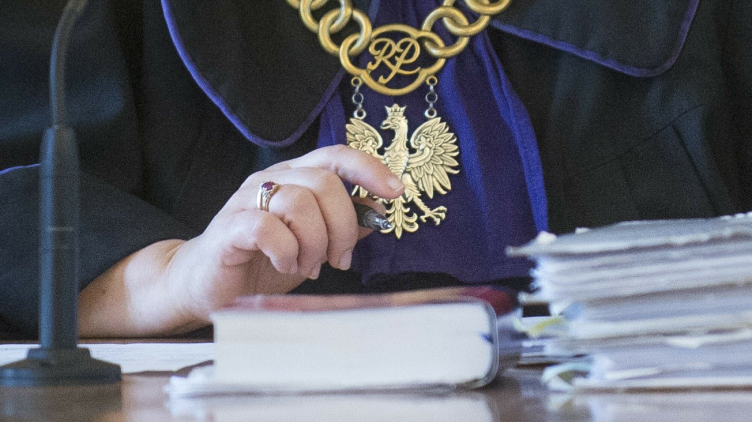 Oświadczenie o odrzuceniu spadku składa się przed notariuszem lub przed sądem.