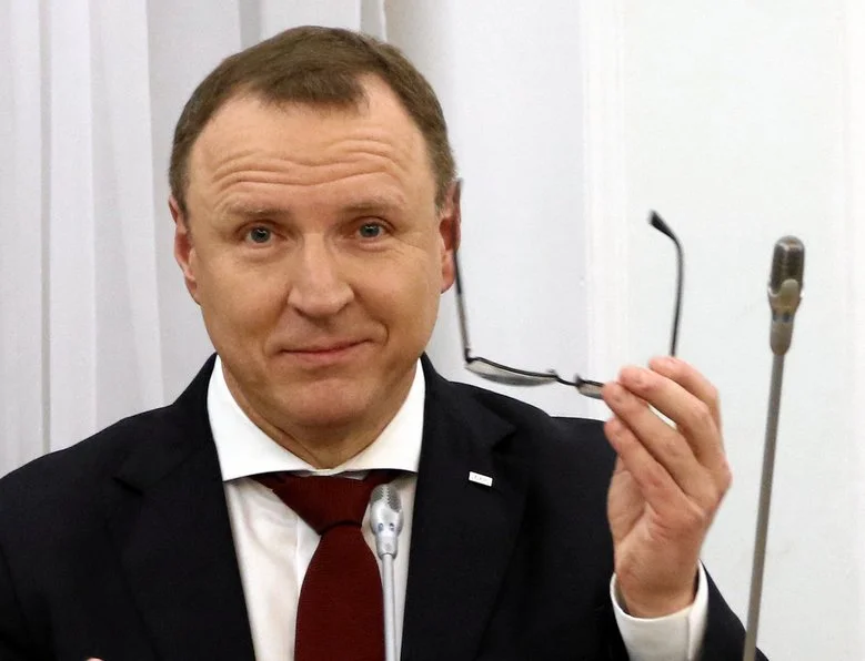 W piątek telewizja publiczna poinformowała, że od 26 lutego „Familiada” będzie emitowana na antenie TVP2 również w dni robocze. Dzięki temu akcje producenta teleturnieju, firmy Astro, poszły w górę o ponad 100 proc.