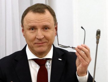 W piątek telewizja publiczna poinformowała, że od 26 lutego „Familiada” będzie emitowana na antenie TVP2 również w dni robocze. Dzięki temu akcje producenta teleturnieju, firmy Astro, poszły w górę o ponad 100 proc.