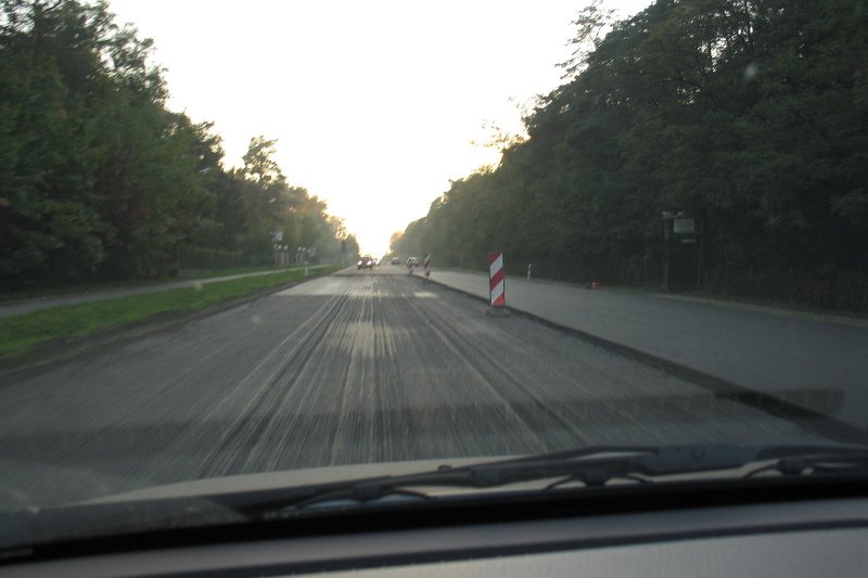 Instytut Techniki Budowlanej pracuje m. in. nad innowacyjną metodą eliminacji pęknięć na drodze.