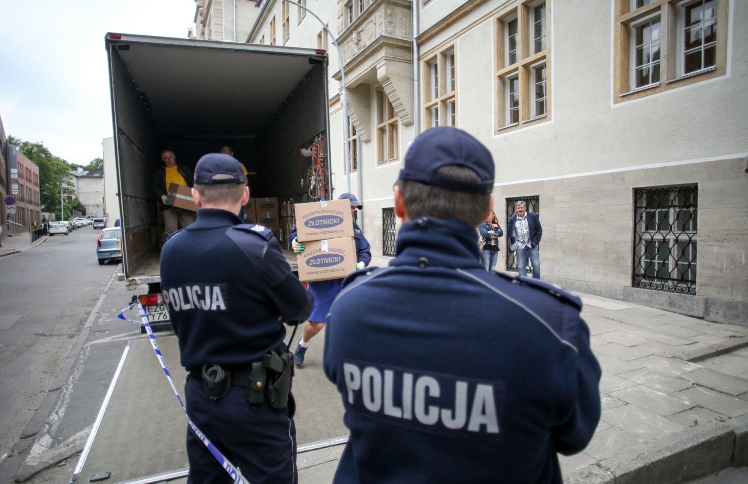 Policja podpowiada jak nie paść ofiar oszustów w sieci