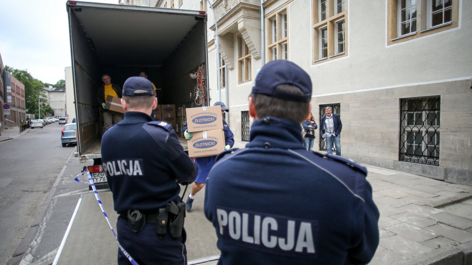 Policja podpowiada jak nie paść ofiar oszustów w sieci