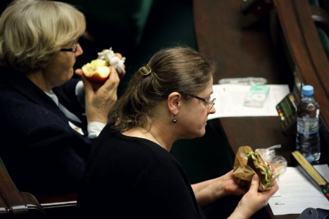 Poseł też człowiek - zjeść musi