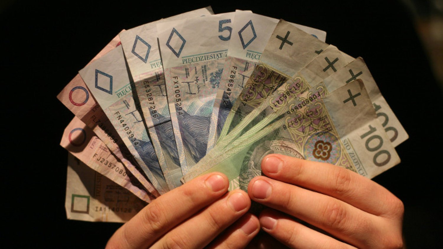 Niemal 20 tysięcy złotych rocznie – tyle kosztuje przeciętnego Kowalskiego czy Nowaka polskie państwo.