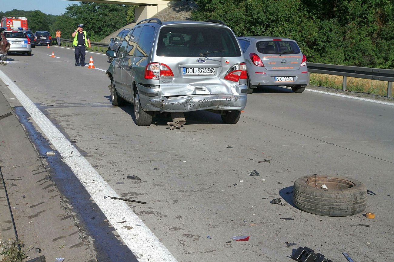 Takie są właśnie skutki "jazdy na zderzaku" i poganiania wolniej jadących.