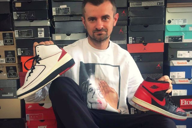 Jedni zbierają znaczki, inni kolekcjonują monety, jeszcze inni tworzą sobie rozbudowane zbiory komiksów. Kamil Kaczyński postawił na buty