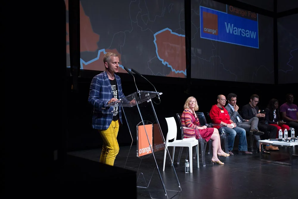 Polak na scenie! Radek Tadajewski przedstawia OORT
