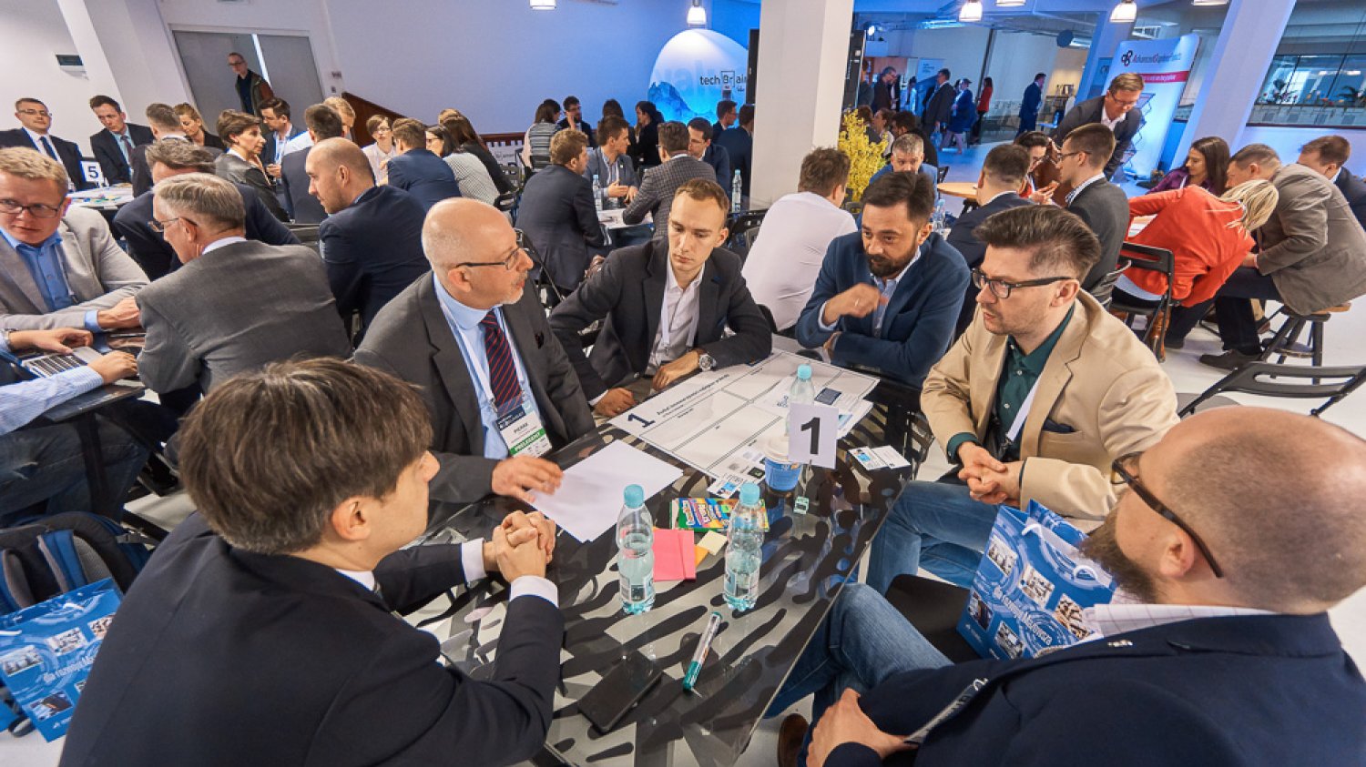 Sesja roundtables - stolików eksperckich podczas techbrainers R&D Summit 2016.
