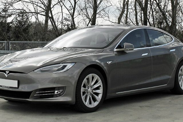 Model s wszedł w skład floty należącej do iTaxi