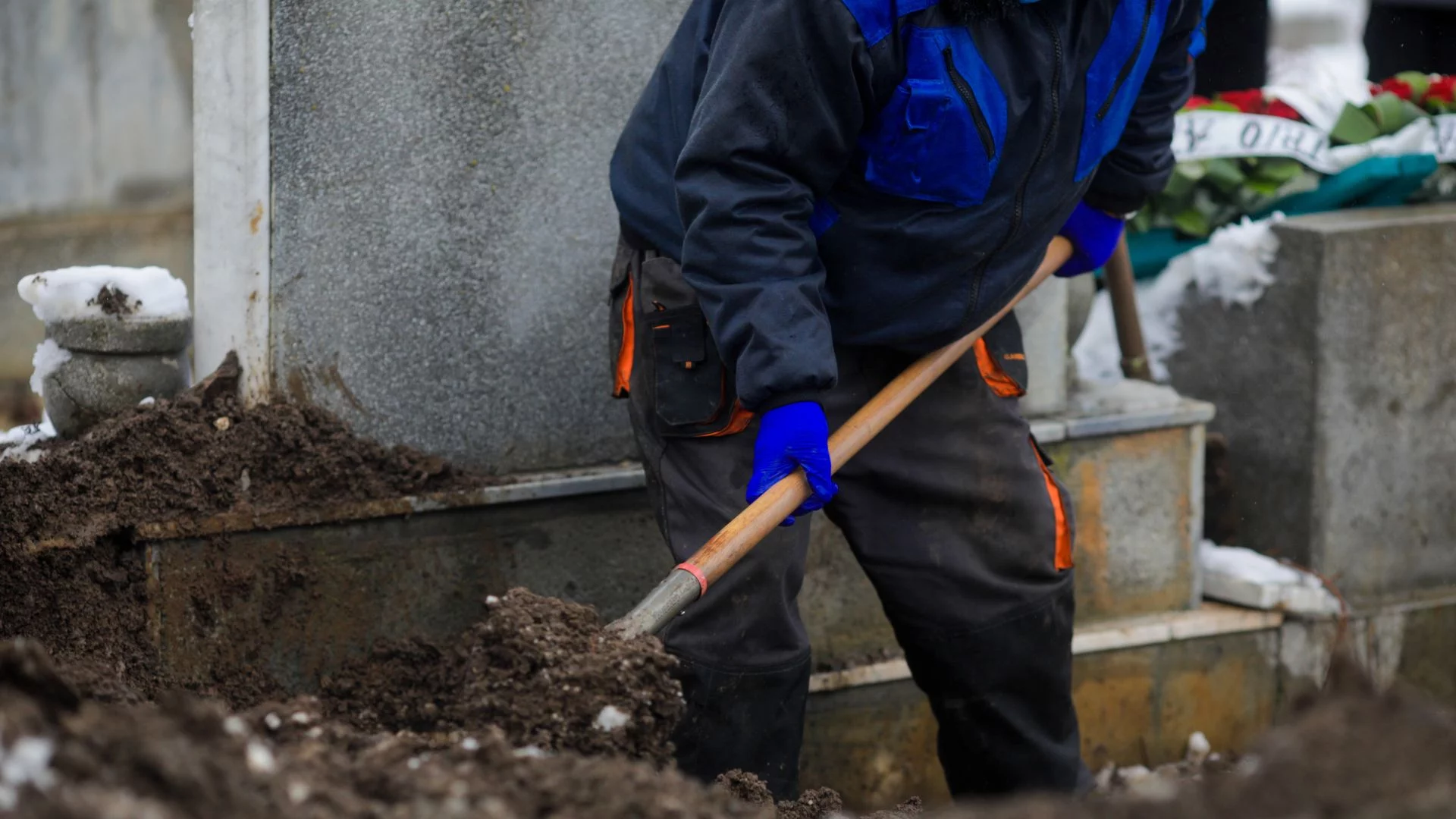 Wzrósł zasiłek. Za to na pogrzebach przez cały czas z nas zdzierają