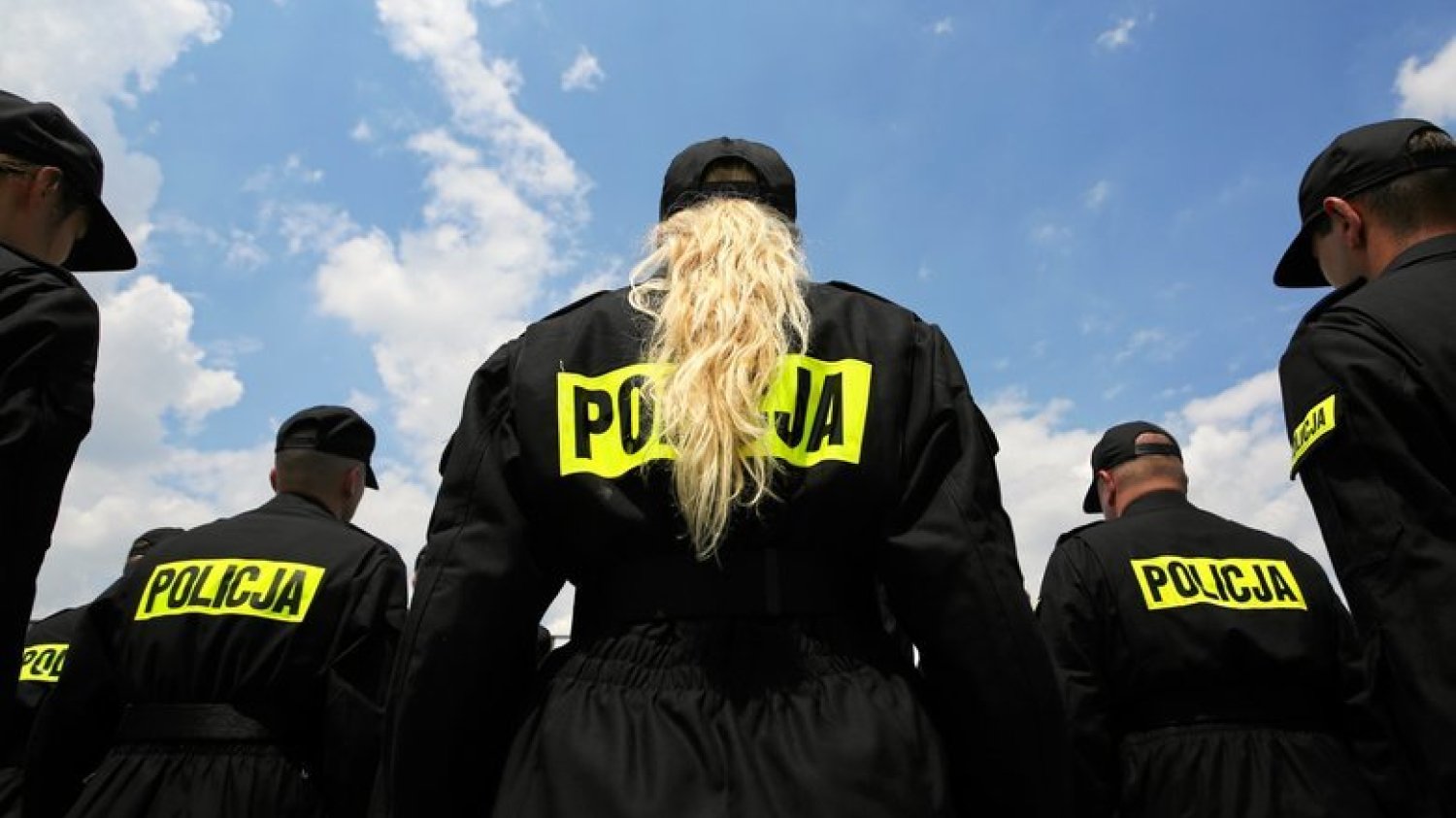 W Wyższej Szkole Policji w Szczytnie, ponad połowa przyszłych policjantów nie zdała egzaminu teoretycznego, mimo że miała dostęp do bazy pytań.