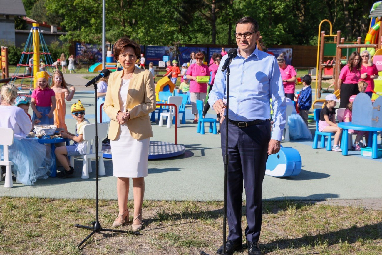 Rząd pokazał założenia programu 800 plus.