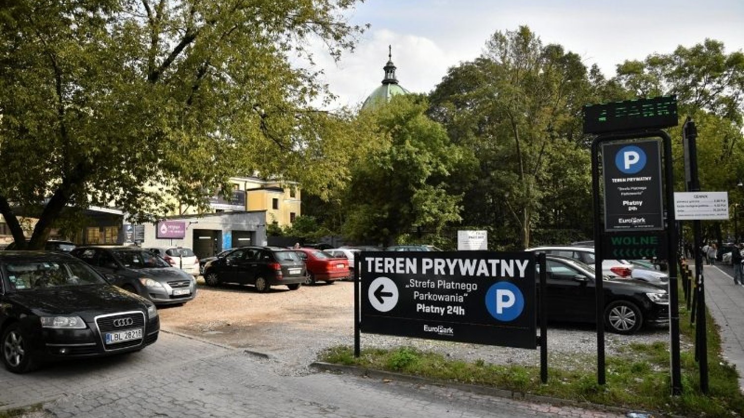 Kościelna działka przedstawia się skromnie.