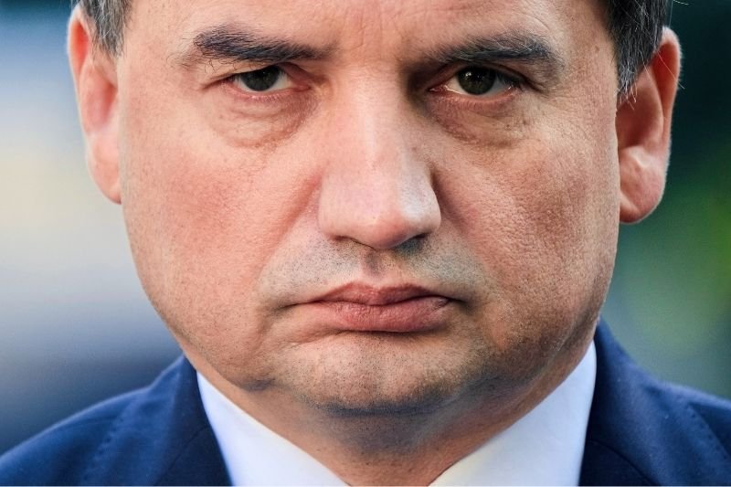 Minister sprawiedliwości Zbigniew Ziobro zablokował przyjęcie przez rząd ustawy o ratyfikacji unijnego Funduszu Odbudowy po Pandemii.