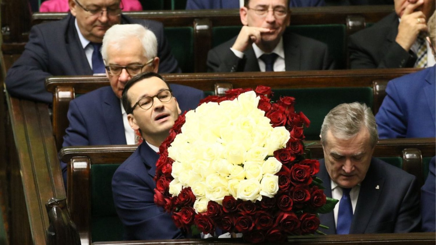 Na nagrody dla urzędników ministrowie z rządu Mateusza Morawieckiego w grudniu 2019 i styczniu 2020 r. wydali co najmniej 30 mln zł.