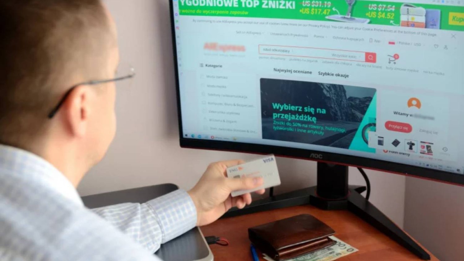 Robienie zakupów online.