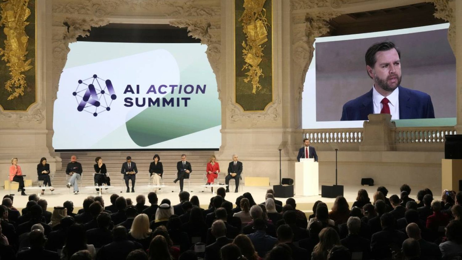 JD Vance przemawiający w Paryżu na AI Action Summit.