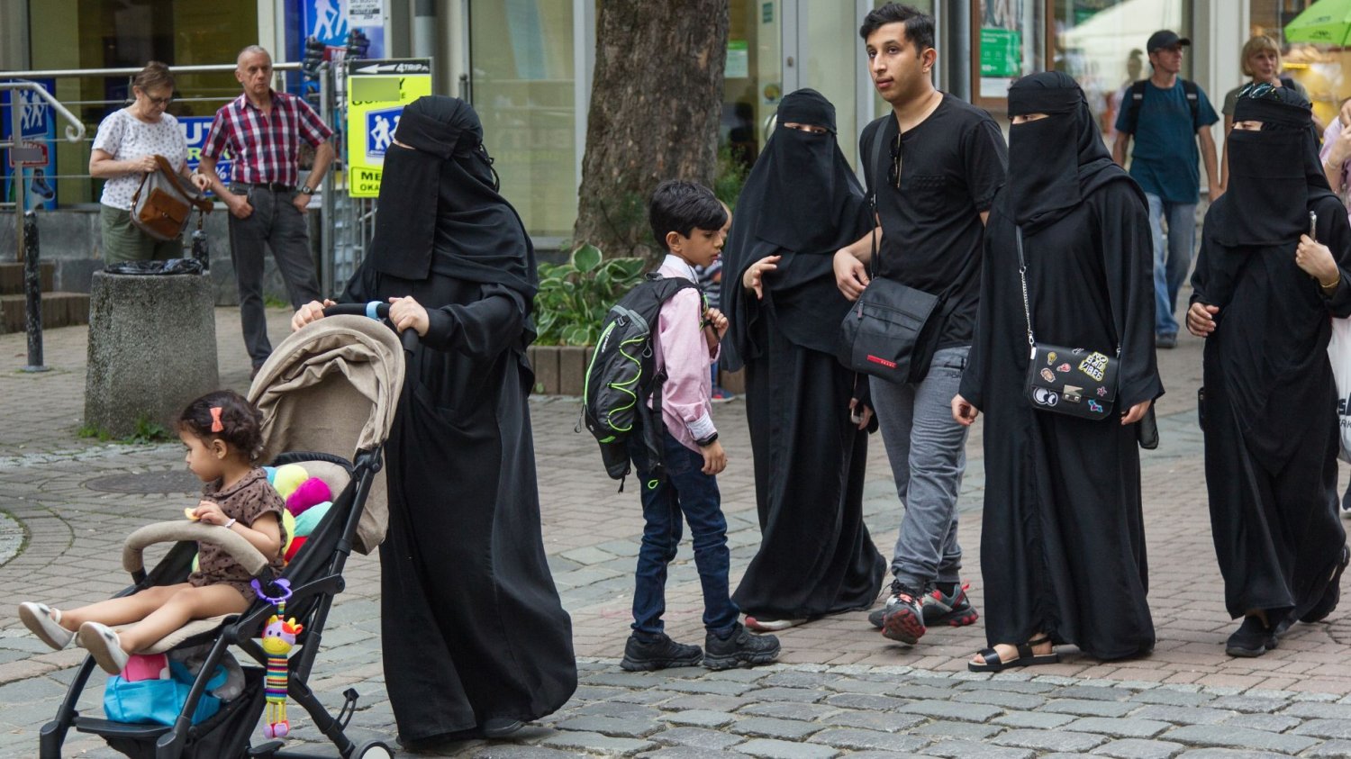 Arabscy turyści na Podhalu pod znakiem zapytania. Zakopane drży o swoją żyłę złota. Turyści w Bliskiego Wschodu w Zakopanem.