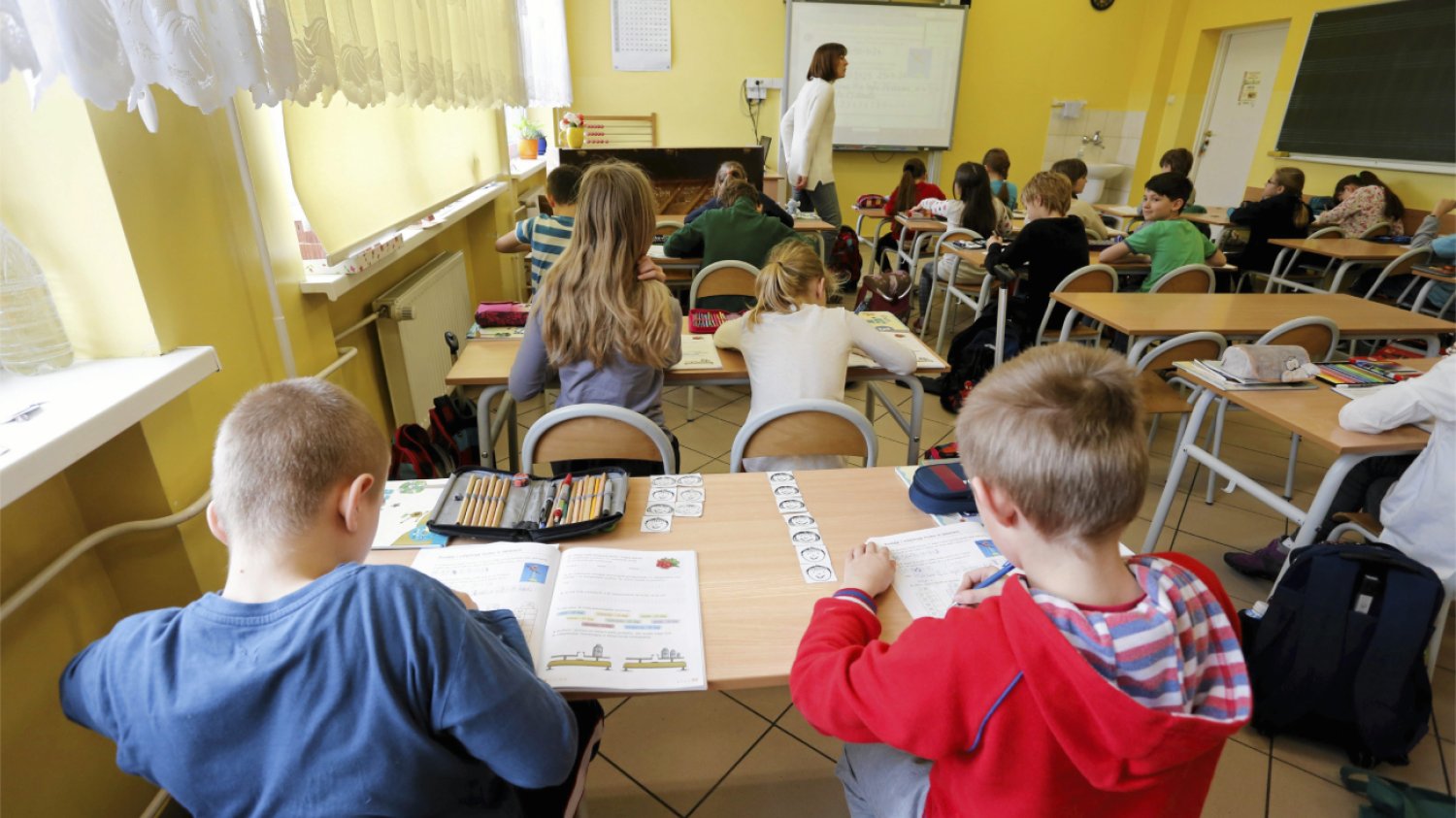Dzieci na lekcji w szkole