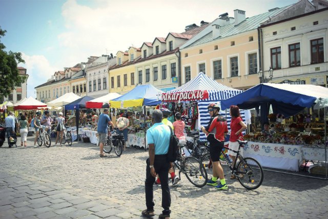 Jeszcze chwila, a Polska Wschodnia przestanie nam się kojarzyć z takimi folklorystycznymi imprezami, a zacznie z robieniem poważnego biznesu