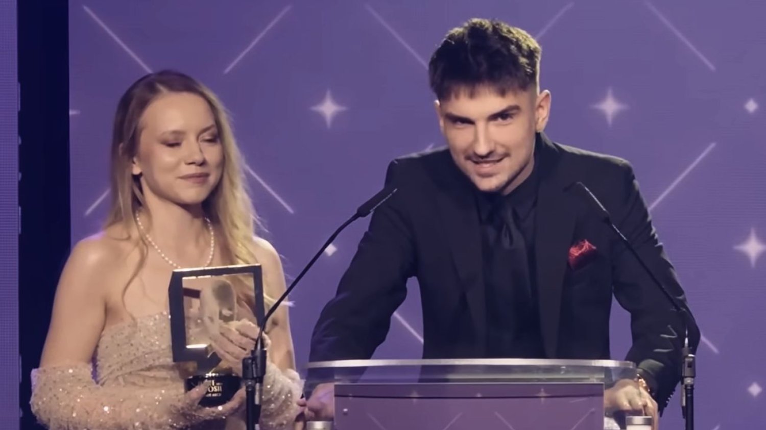 "Chciałbym podziękować za docenienie słów, które napatoczyły mi się na język". 