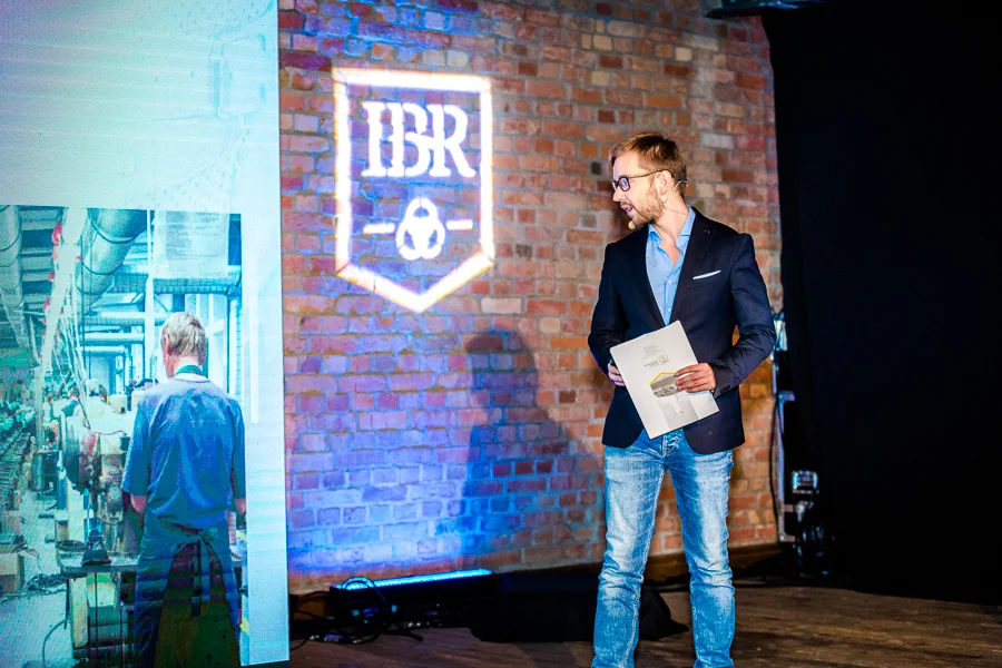 Michał Wojas podczas prelekcji na Kongresie Next Generation