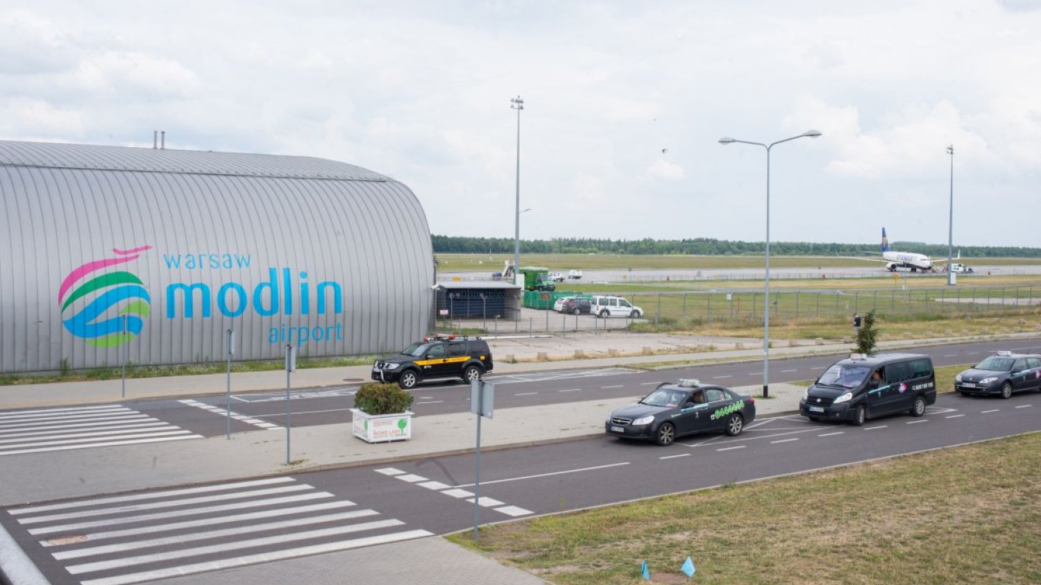 Lotnisko w Modlinie jest na Mazowszu potrzebne - uważa wiceminister infrastruktury
