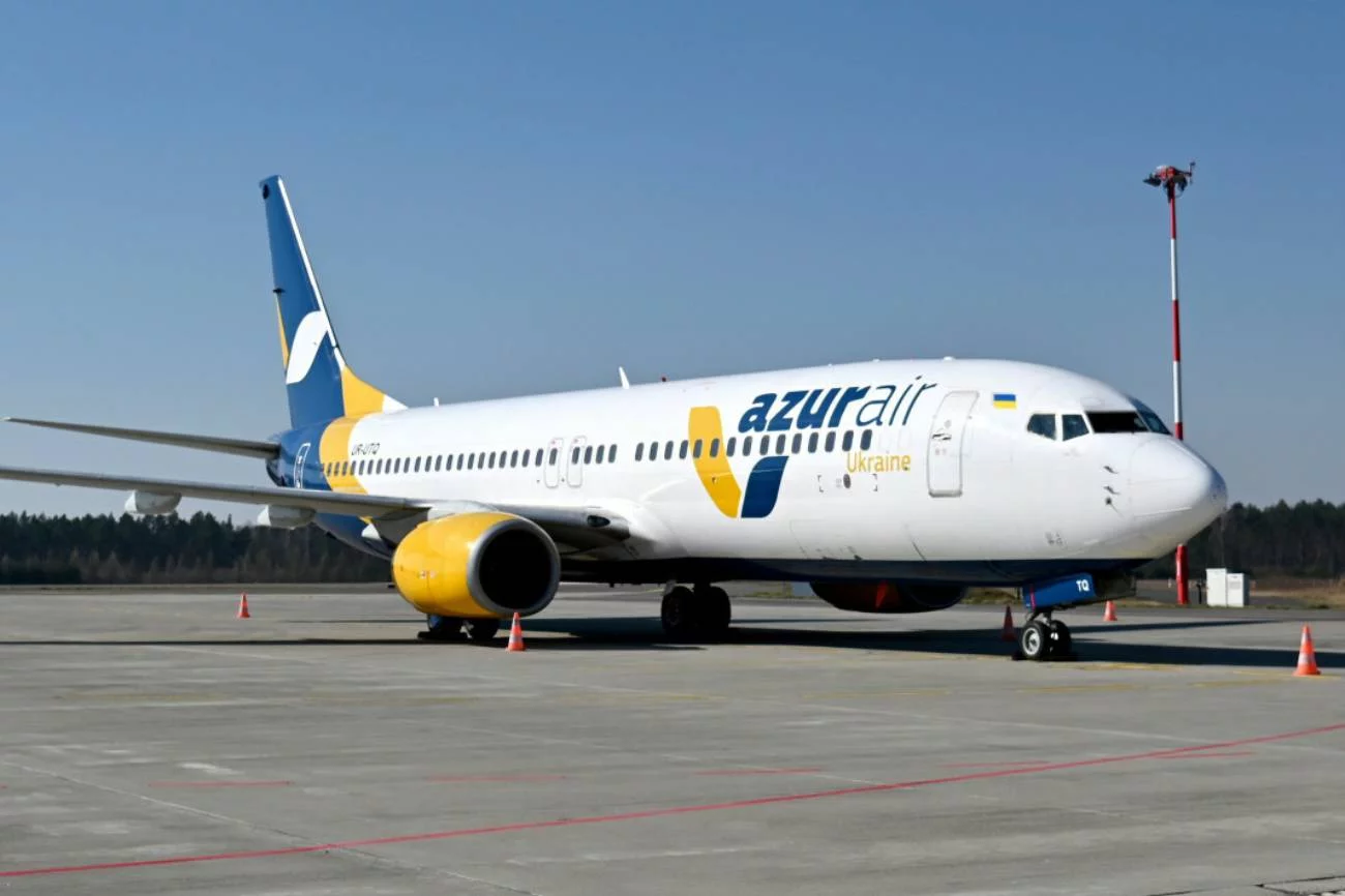Opuszczony Boeing 737-800 Azur Air Ukraine