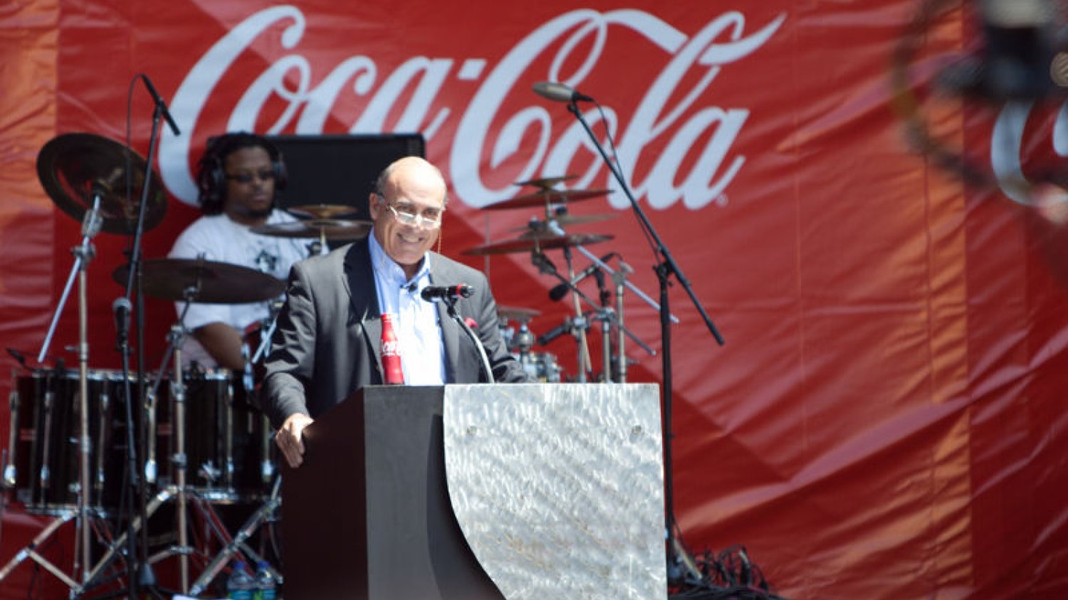 Muhtar Kent zrzekł się premii pieniężnej, ale przyjął akcje firmy.