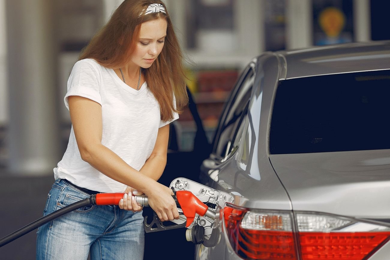 Diesel jest obecnie najtańszy od roku, cena tego paliwa w końcu spadła poniżej 7 zł/l
