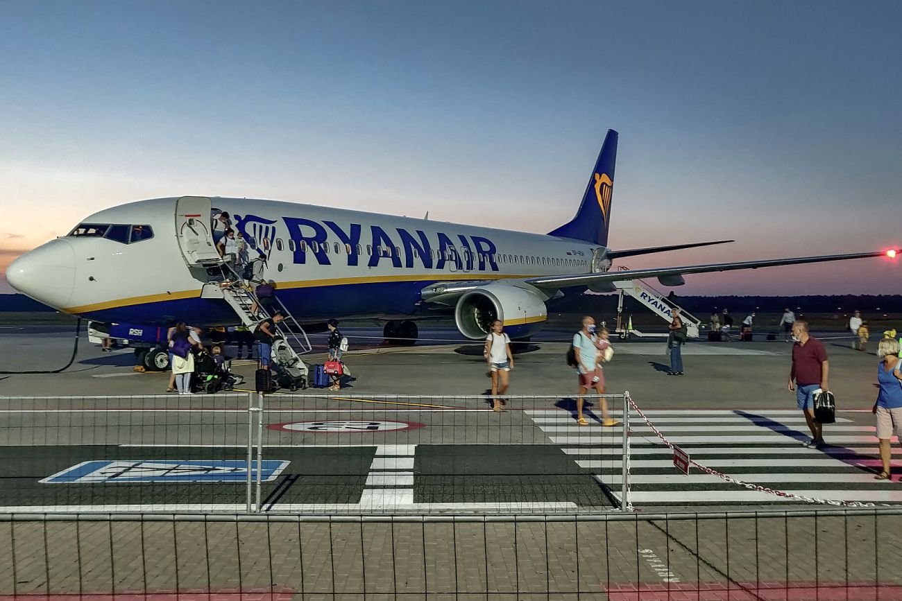 Ryanair tnie siatkę połączeń z Modlina i narzeka na władze lotniska. Co się stało?