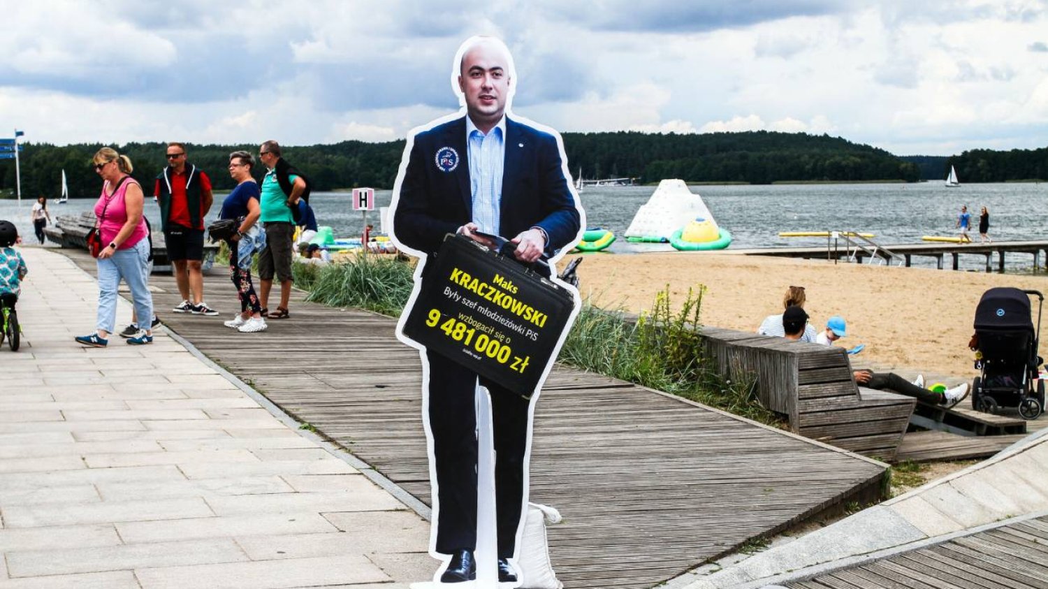 Ile wynoszą wynagrodzenia byłych posłów?