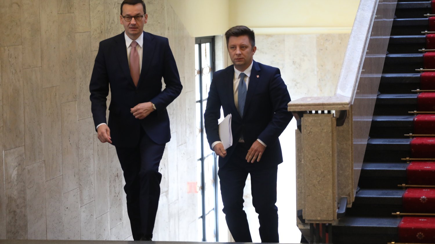 Premier Morawiecki i szef KPRM Michał Dworczyk.