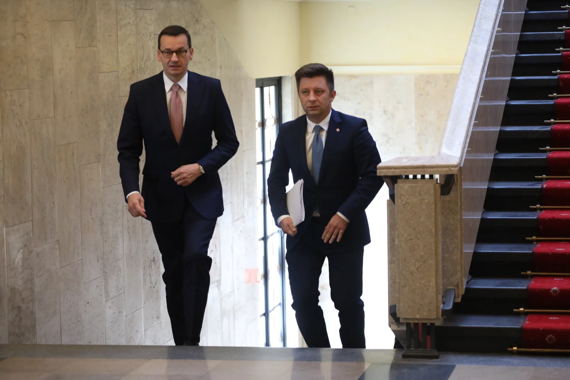 Premier Morawiecki i szef KPRM Michał Dworczyk.