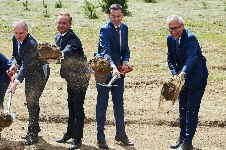 Premier Mateusz Morawiecki w trakcie inauguracji jednej z inwestycji realizowanych w ramach programu Mieszkanie Plus.