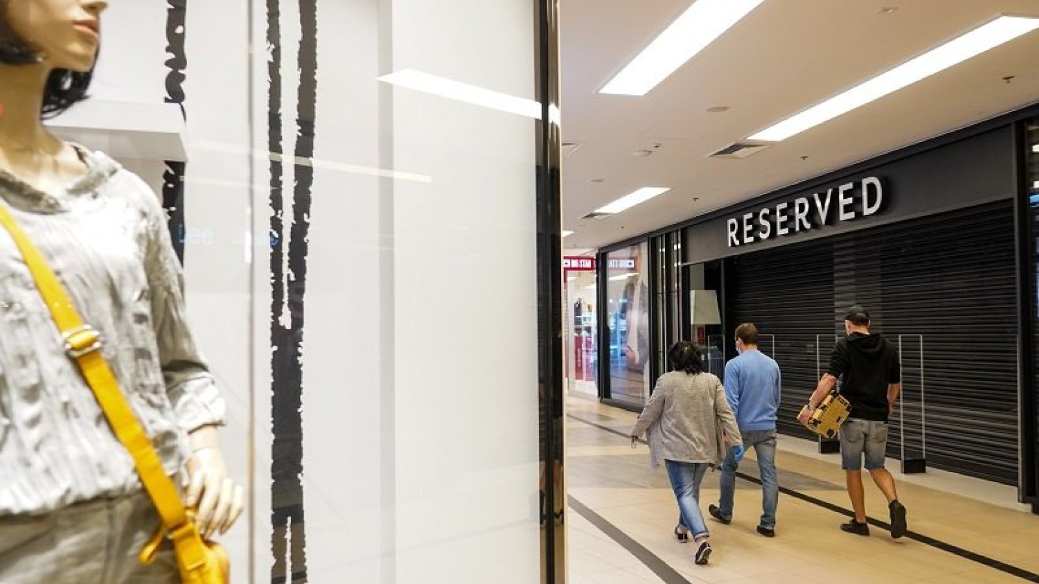 Od dziś, w galeriach otwarte są znowu m.in sklepy odzieżowe.