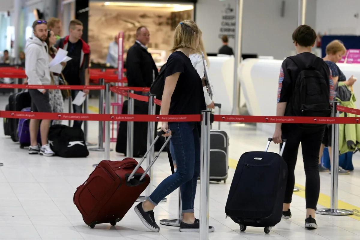 Przyjęło się, że należy być na lotnisku ok. 2 godziny przed odlotem, by zdążyć z odprawą i kontrolą bezpieczeństwa. System Aerochk ma skrócić odprawę przed odlotem z godziny do minuty, może kilku.